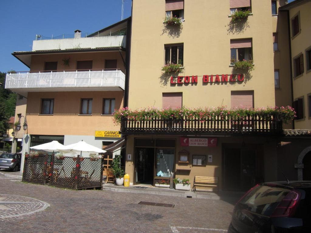 Moggio Udinese Albergo Leon Bianco מראה חיצוני תמונה